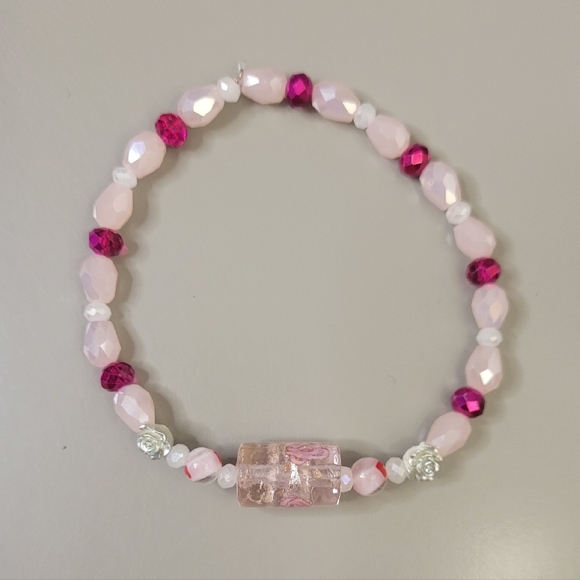Elegant Pink and Red Beaded Bracelet - Picture 1 of 2